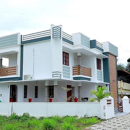 Vila Pullad Aranmula Exteriér fotografie